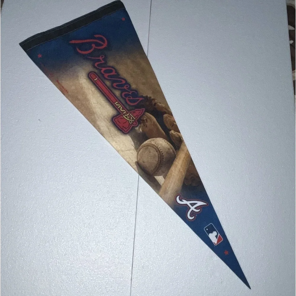 VTG MLB Atlanta Braves Bat Ball & Glove‎ Logo Baseball Felt Pennant 90s
